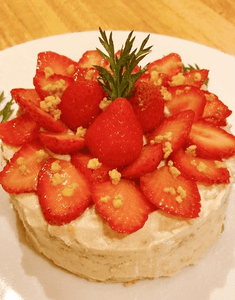 イチゴとTOFU MEAT（トーフミート）のデコレーションケーキ
