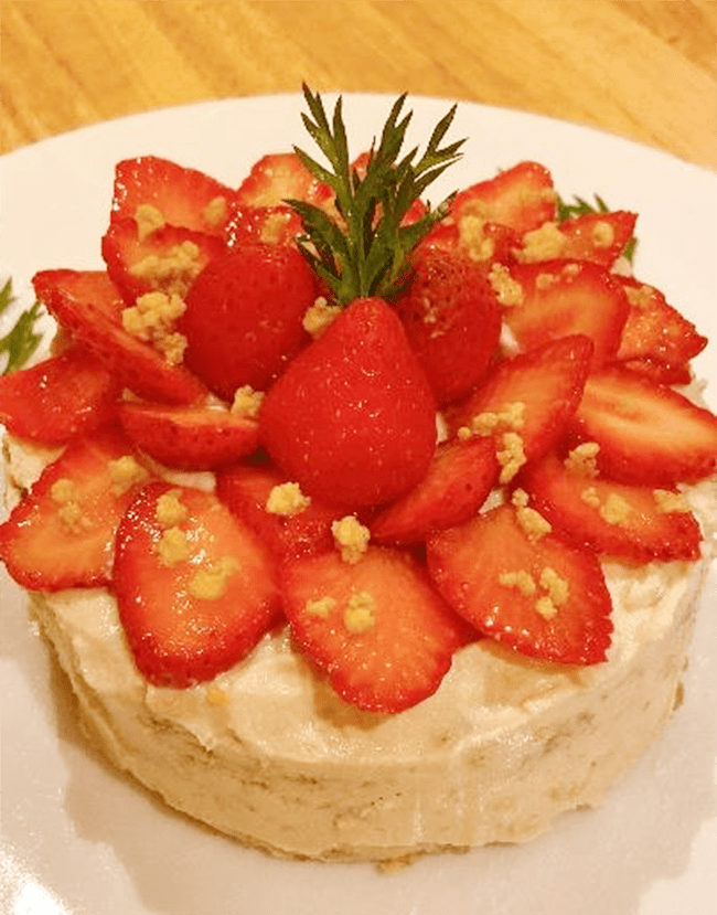 イチゴとTOFU MEAT(トーフミート)のデコレーションケーキ